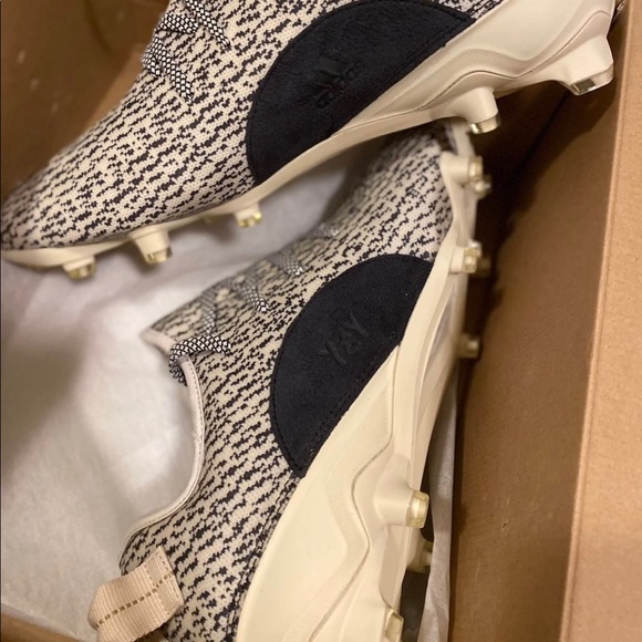 Adidas yeezy 350 cleats Turtle Dove Kanye West
